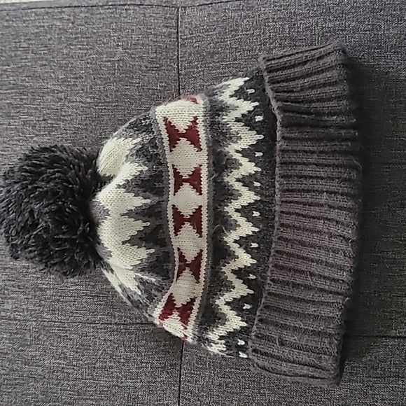 Pom Pom Hat - Picture 2 of 3